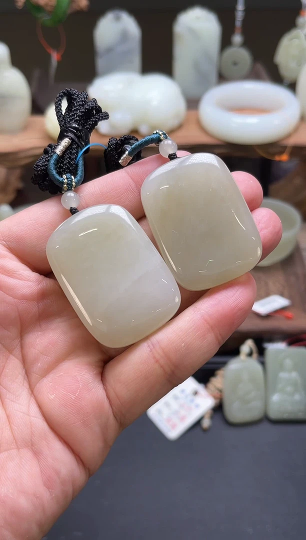 【闪购商品】和田玉吊坠未镶嵌青海烟灰 无事牌 多样性发一