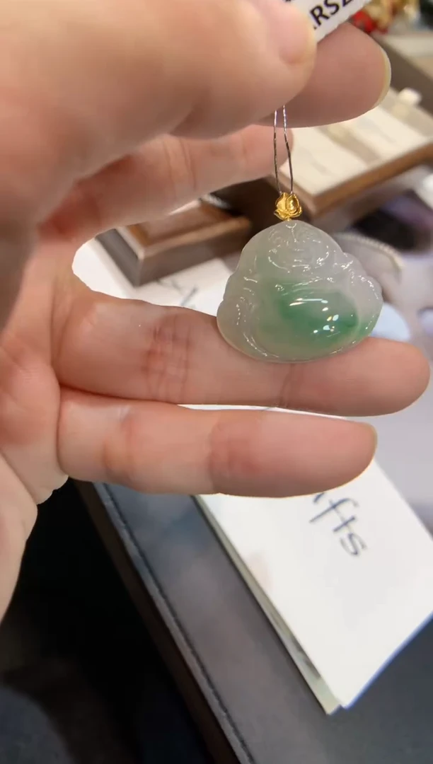颈饰18K金镶嵌翡翠佛公