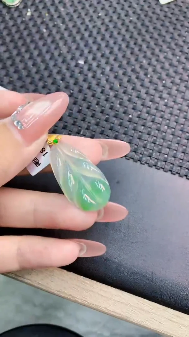 翡翠18K金镶嵌吊坠(不含链)1