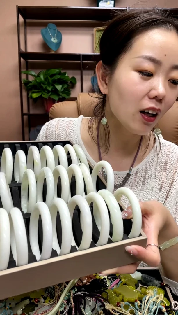 【闪购商品】岫玉手镯未镶嵌·