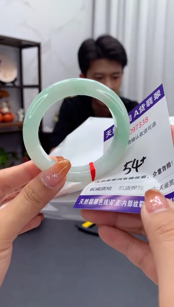 未镶嵌手镯翡翠有纹，完美者勿拍