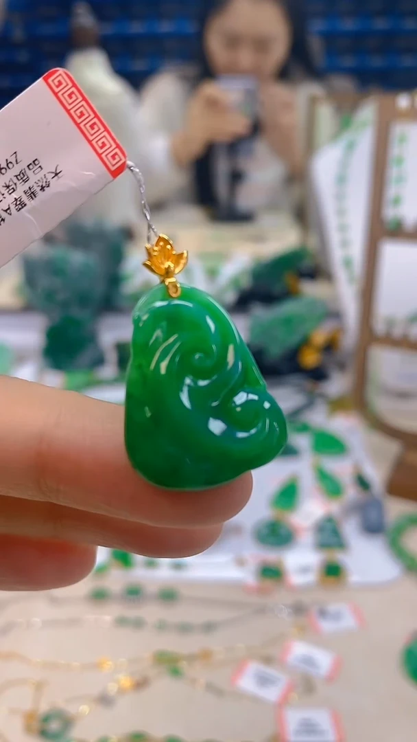 颈饰18K金镶嵌翡翠新号开播 全场乱卖