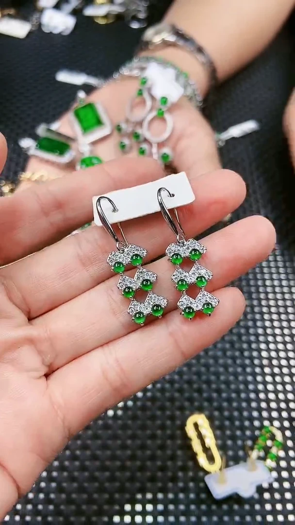 【闪购商品】翡翠耳饰未镶嵌11111111