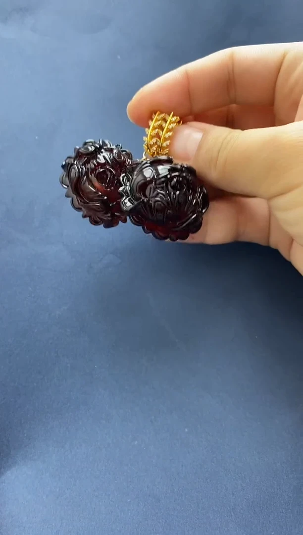 裸石琥珀未镶嵌耳坠