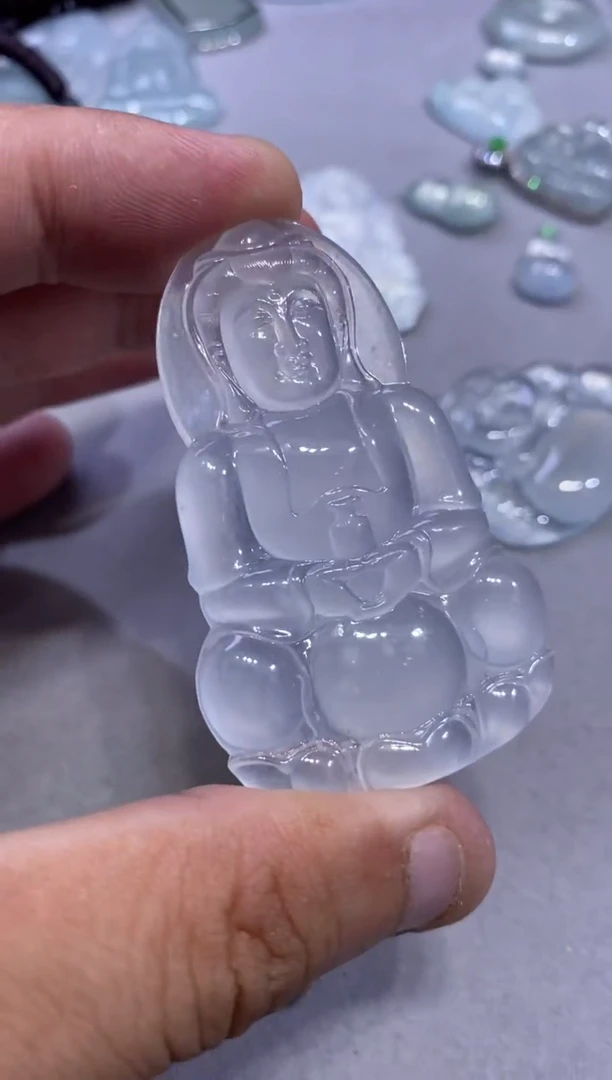 吊坠(不含链)未镶嵌翡翠观音19500  58.8  36.1  4.9