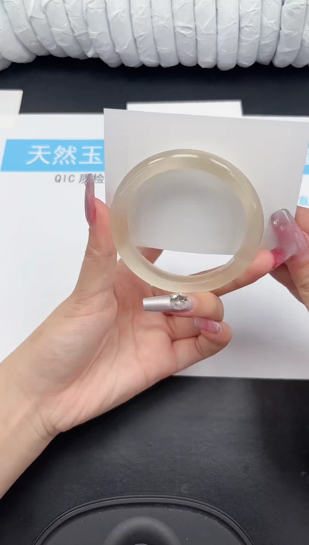 【闪购商品】石英质玉手镯未镶嵌148-54.5