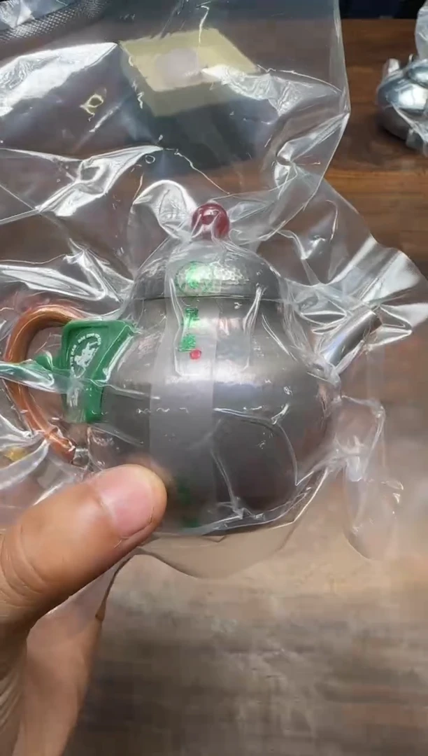 呆坐 手敲紫皮 掇球壶