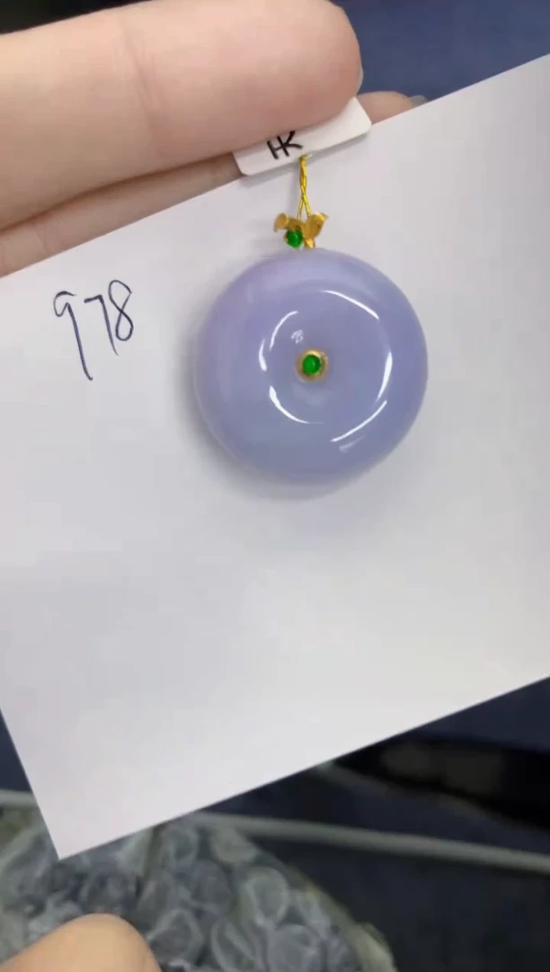 颈饰18K金镶嵌翡翠小***? 翡翠