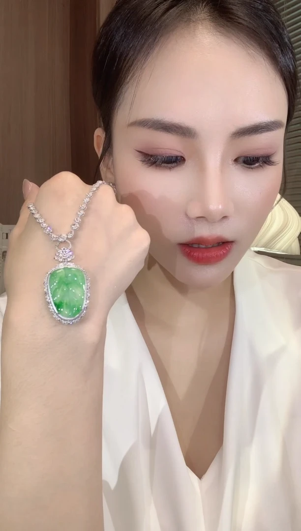 翡翠18K金镶嵌吊坠(不含链)C37