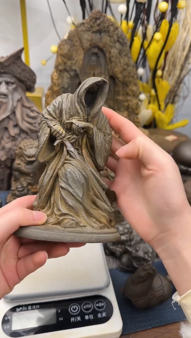 铁精致创意巫王摆件