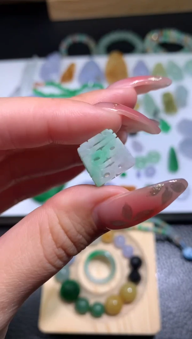 【闪购商品】定制翡翠未镶嵌毛货