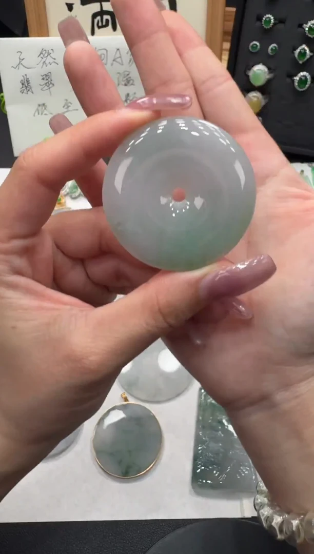 颈饰未镶嵌翡翠吊坠