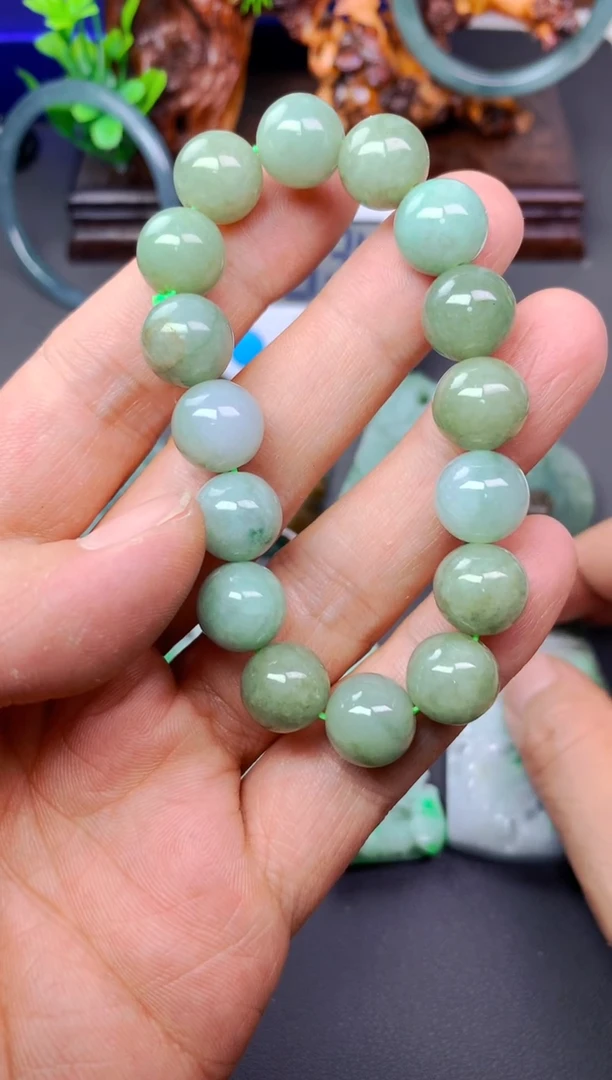 颈饰未镶嵌翡翠聚**I手串