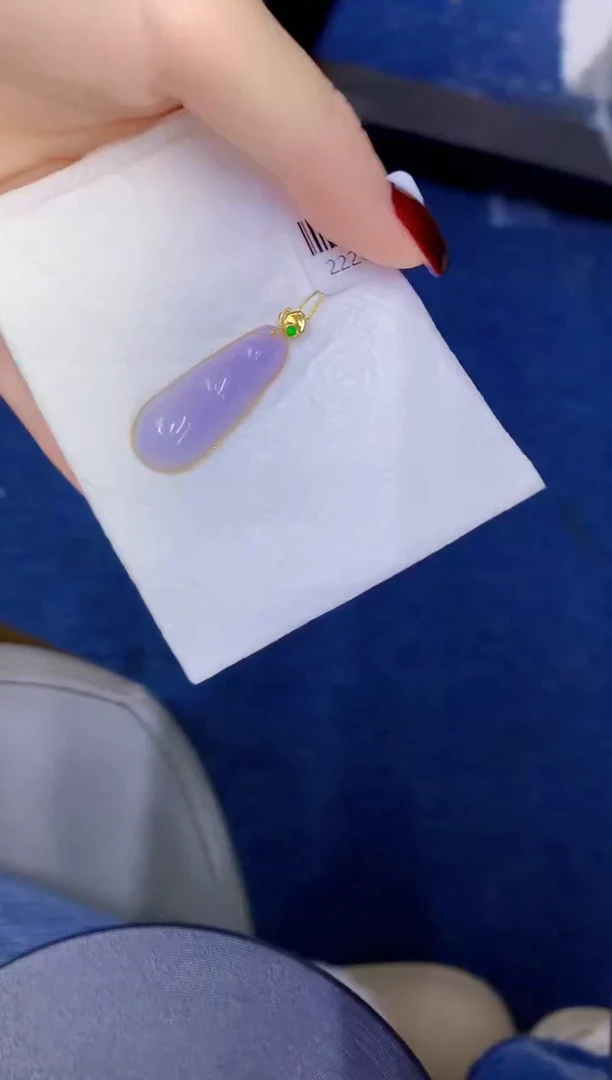 颈饰18K金镶嵌翡翠缅甸天然翡翠A货