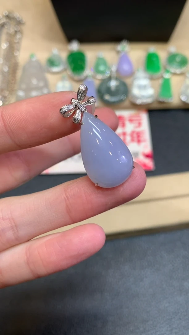 【闪购商品】翡翠颈饰18K金镶嵌水滴【无服务费】