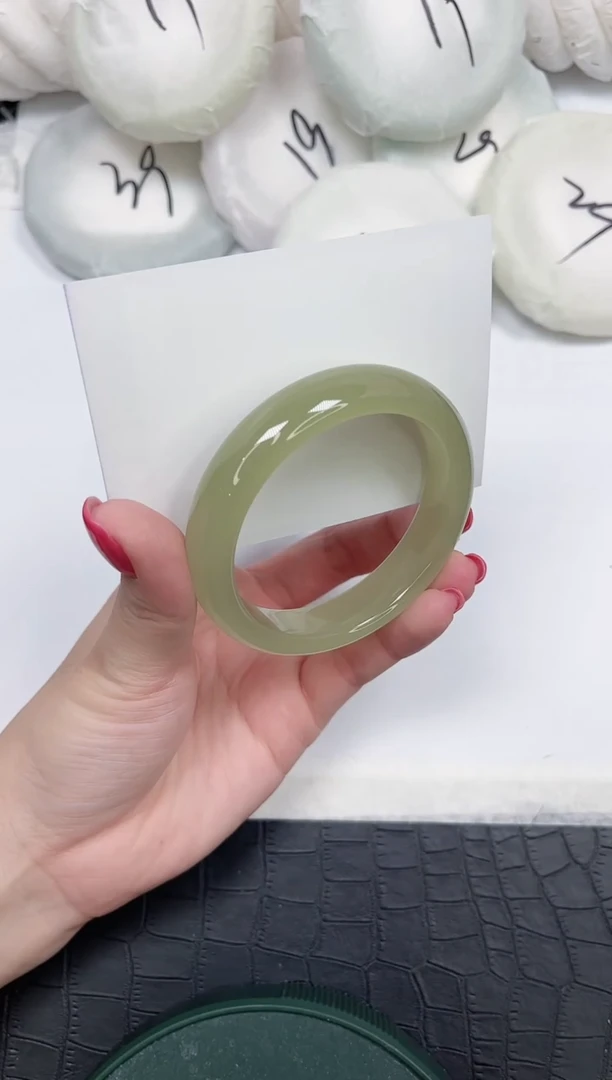 未镶嵌手镯石英质玉48-54.8