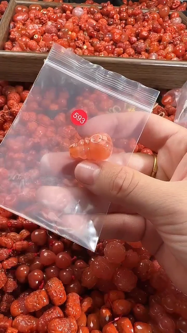 颈饰未镶嵌南红玛瑙1