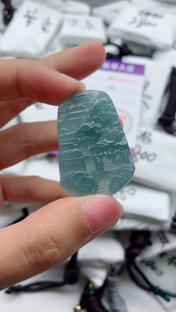 翡翠未镶嵌颈饰·