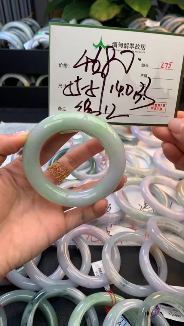 未镶嵌定制翡翠毛货需精细抛光+多人