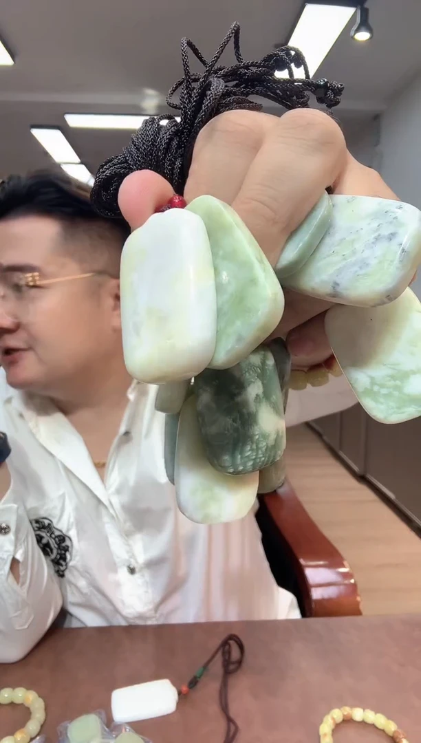 未镶嵌蛇纹石玉手链多样性随机发货