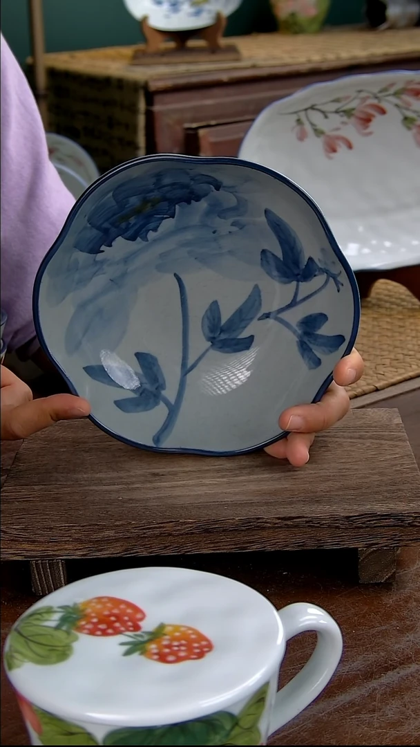 瓷片7英寸花口盘-青花牡丹