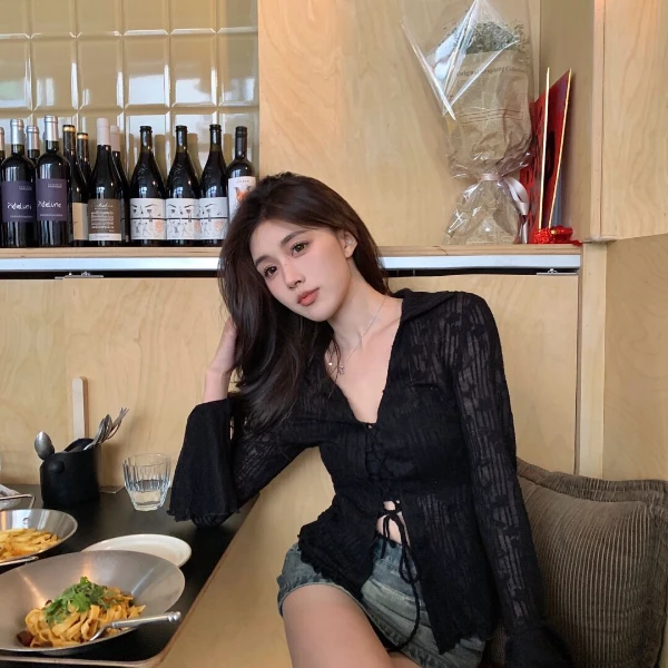 衬衫女2025早春喇叭袖V领蕾丝系带气质性感衬衣显瘦减龄长袖上衣