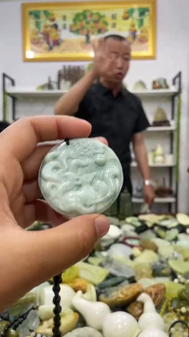 岫玉未镶嵌吊坠