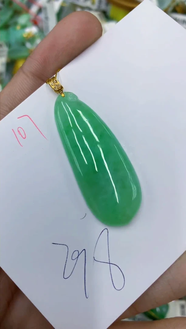 颈饰18K金镶嵌翡翠111111111111