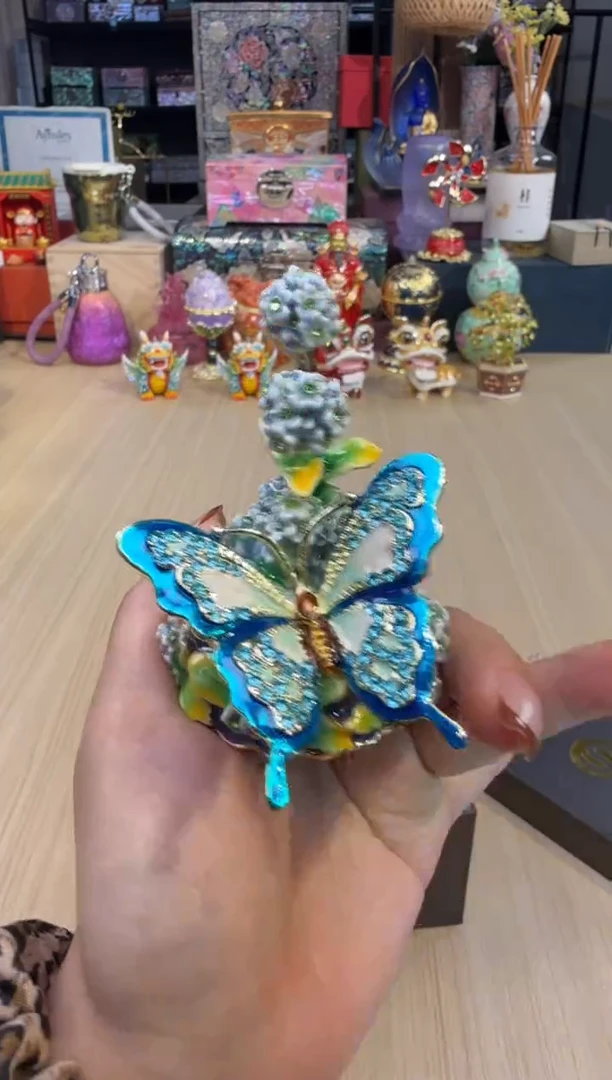 31七宝蓝色蝴蝶绣球花盒