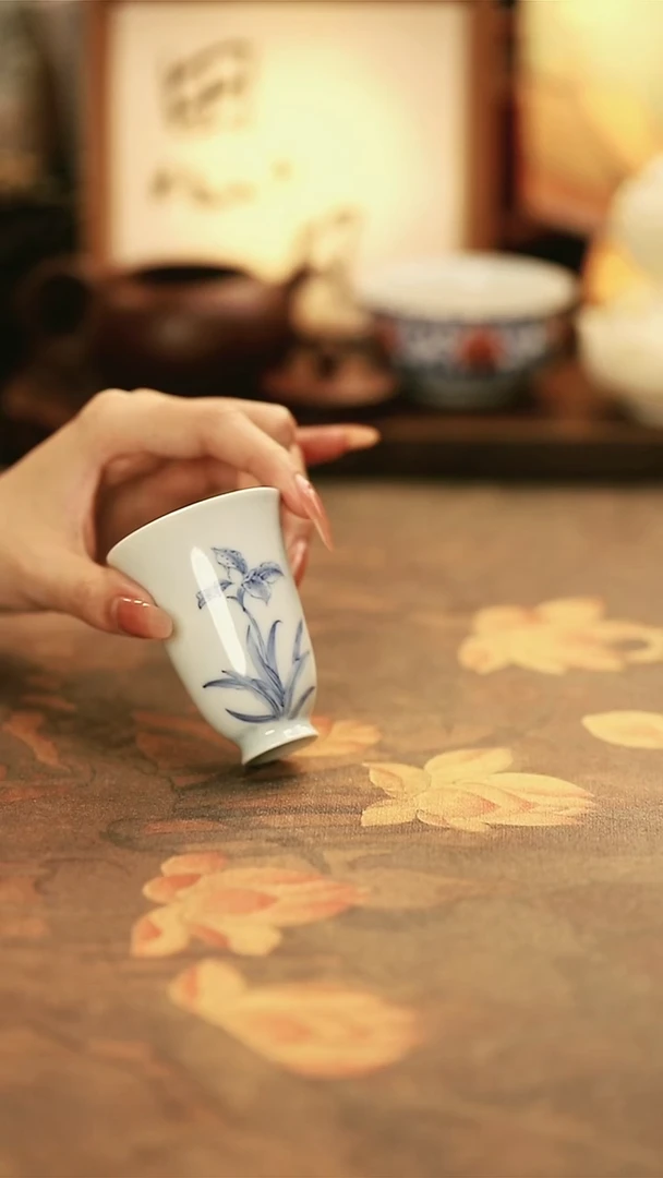 M4002/陶瓷青花花卉闻香杯