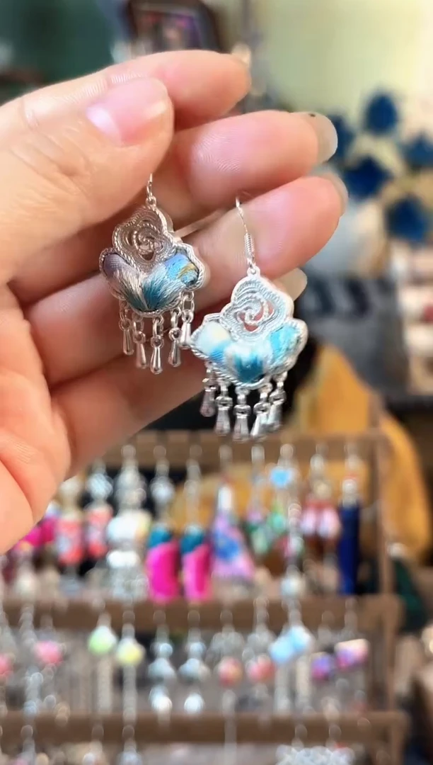 云织瑶非遗老绣饰品507*