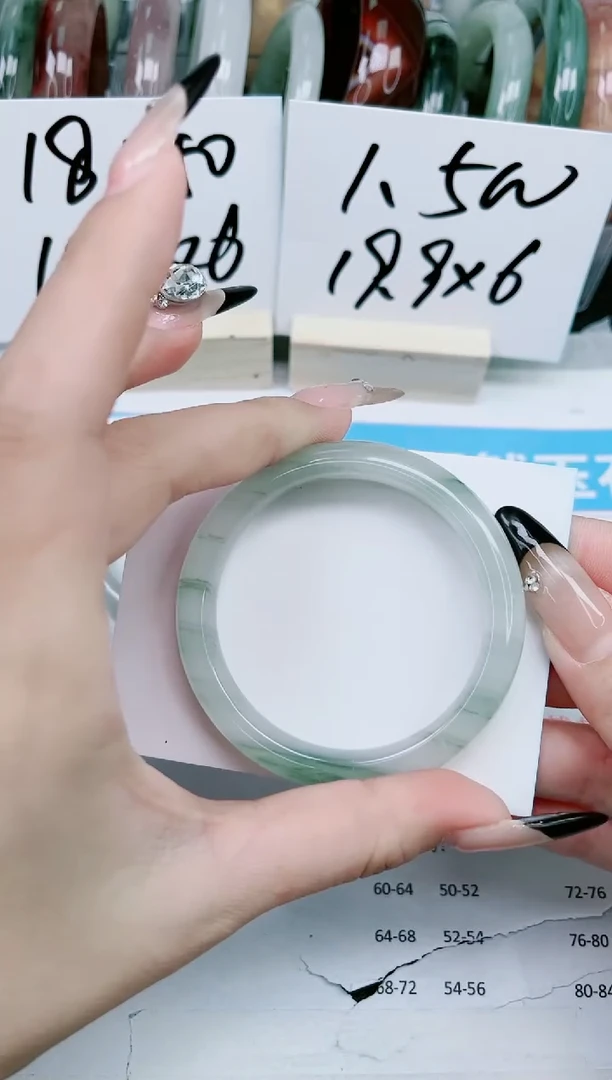 【闪购商品】石英质玉手镯未镶嵌153-53.5