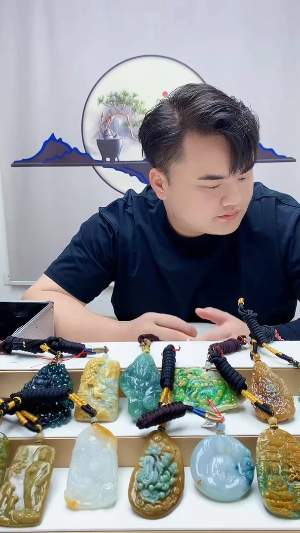 未镶嵌定制翡翠老*哥5060zm-毛货挂件