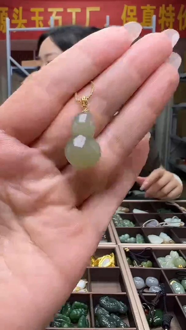 颈饰18K金镶嵌和田玉(多样性发货.发其一）30