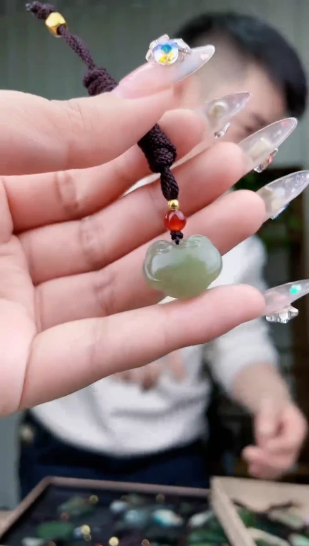 【闪购商品】和田玉挂件未镶嵌拍一发一，多样性发货！