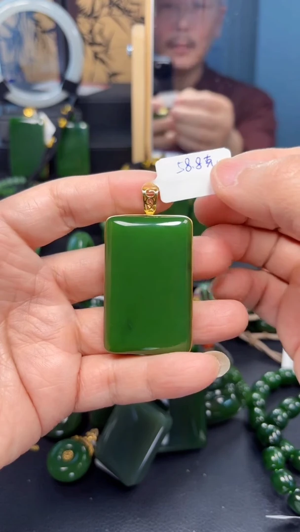 【闪购商品】和田玉（碧玉）吊坠(赠链)18K金镶嵌1