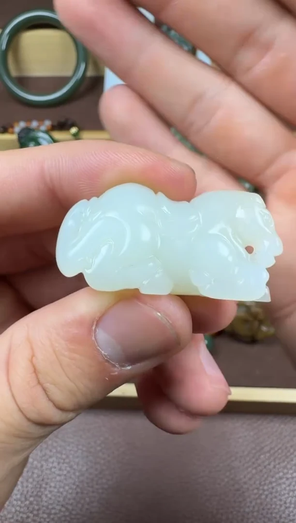 颈饰未镶嵌和田玉辰****）5