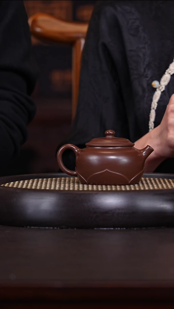 【闪购商品】紫砂茶壶葛家窑14-11老紫泥莲韵230cc