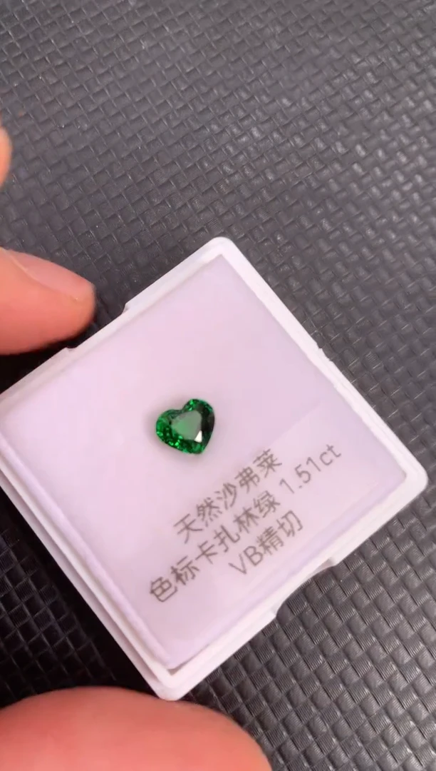 未镶嵌裸石石榴石（沙弗莱）天然沙弗莱
