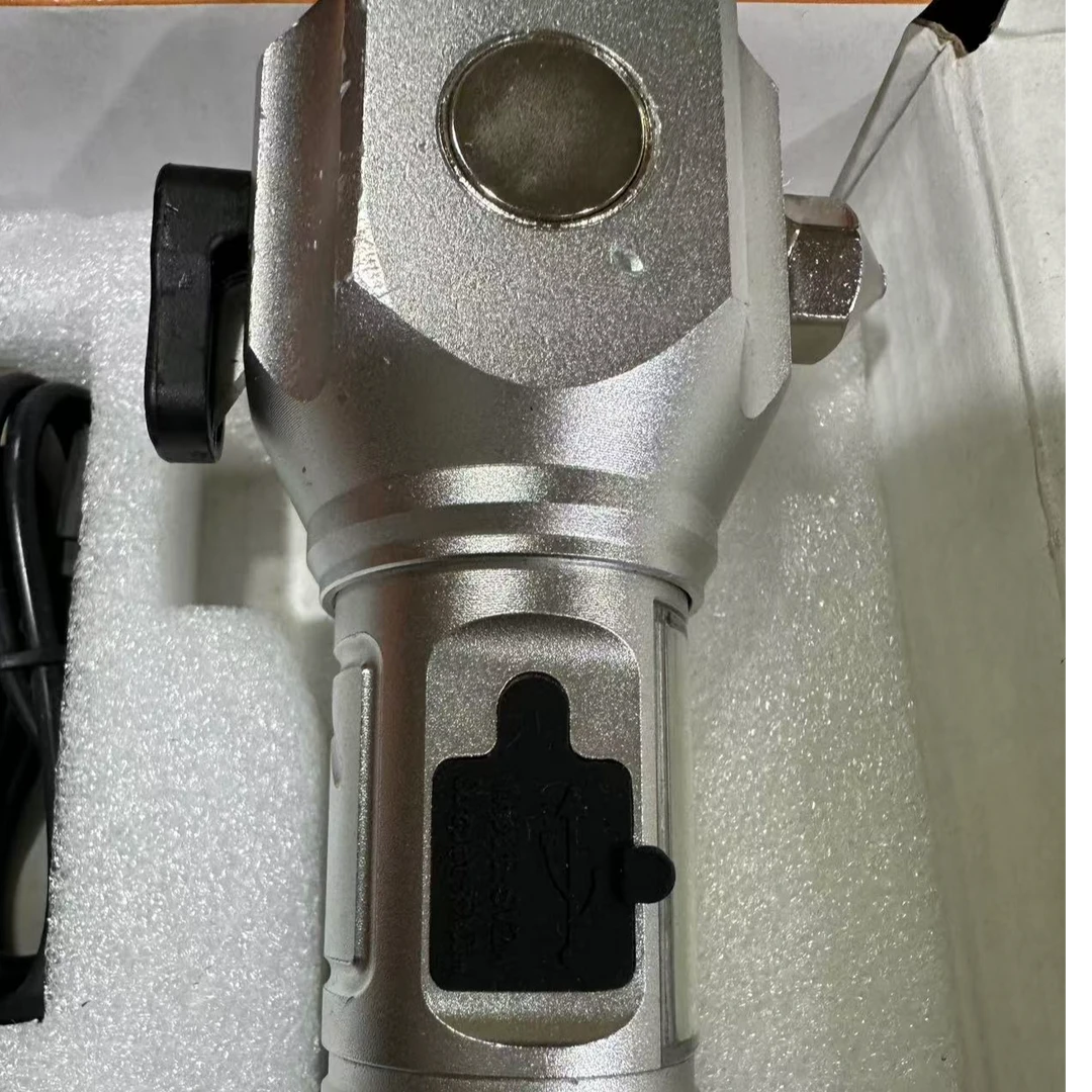 户外手电筒强光手电LED灯珠变光