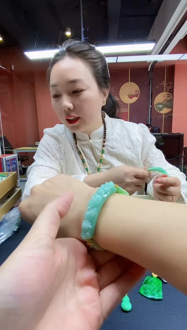 颈饰未镶嵌翡翠手牌