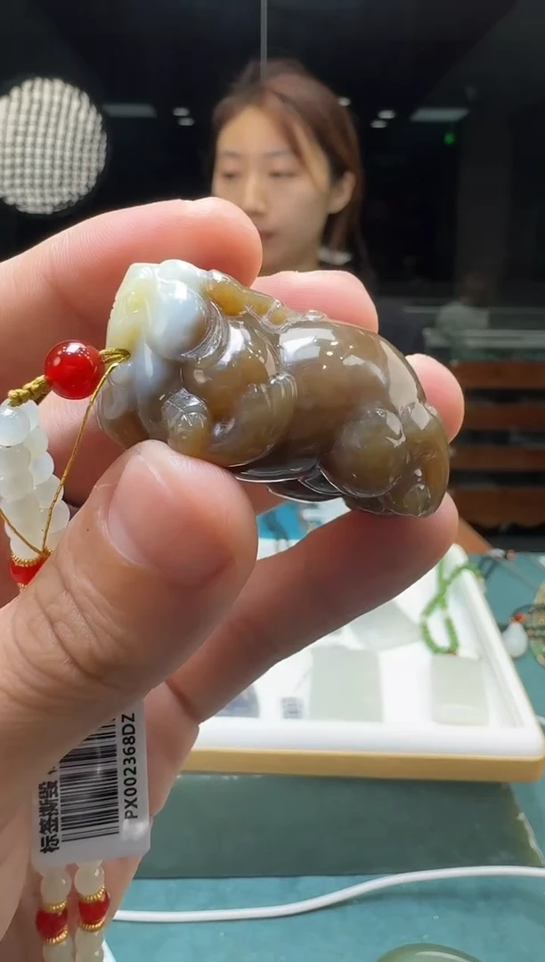 颈饰未镶嵌和田玉孤品  且末糖貔貅/配珠链