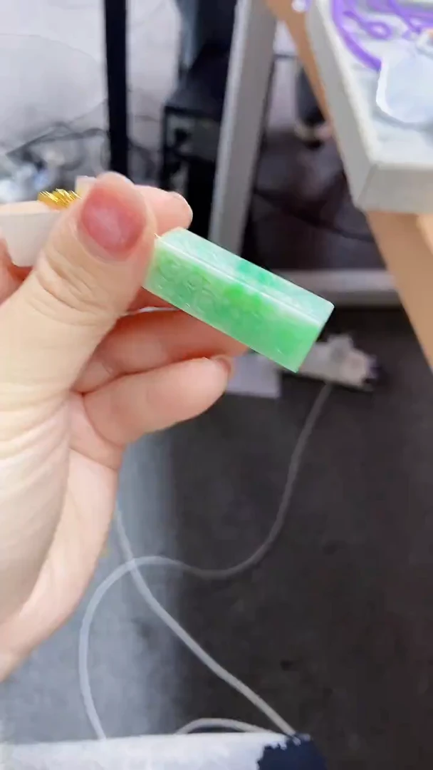 颈饰未镶嵌翡翠吊坠