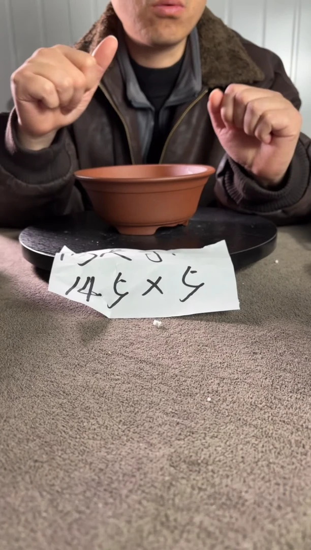 A宜兴紫砂小花盆