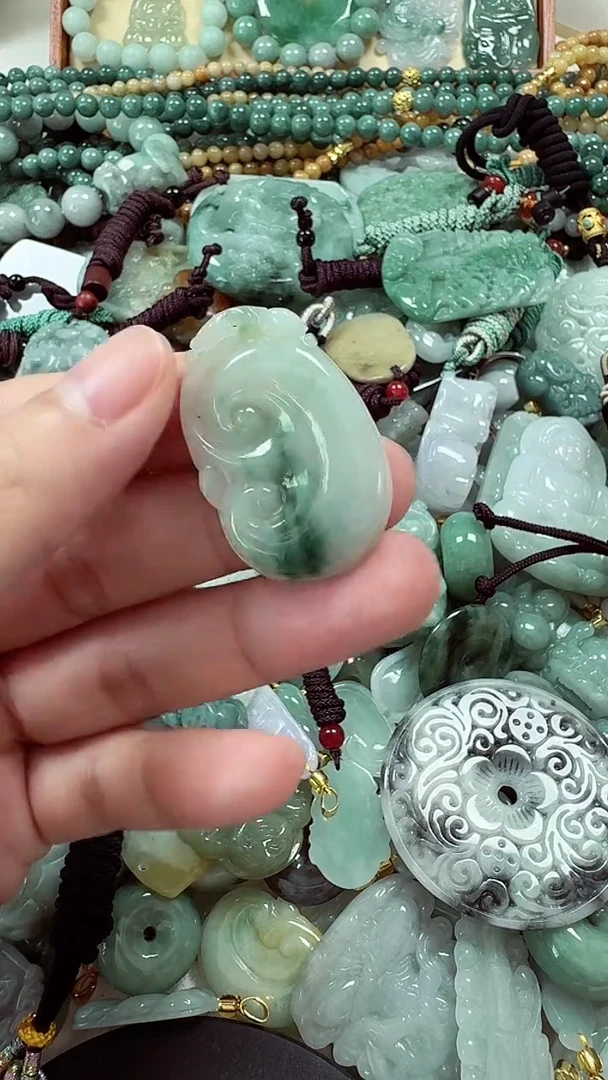 未镶嵌挂件翡翠1