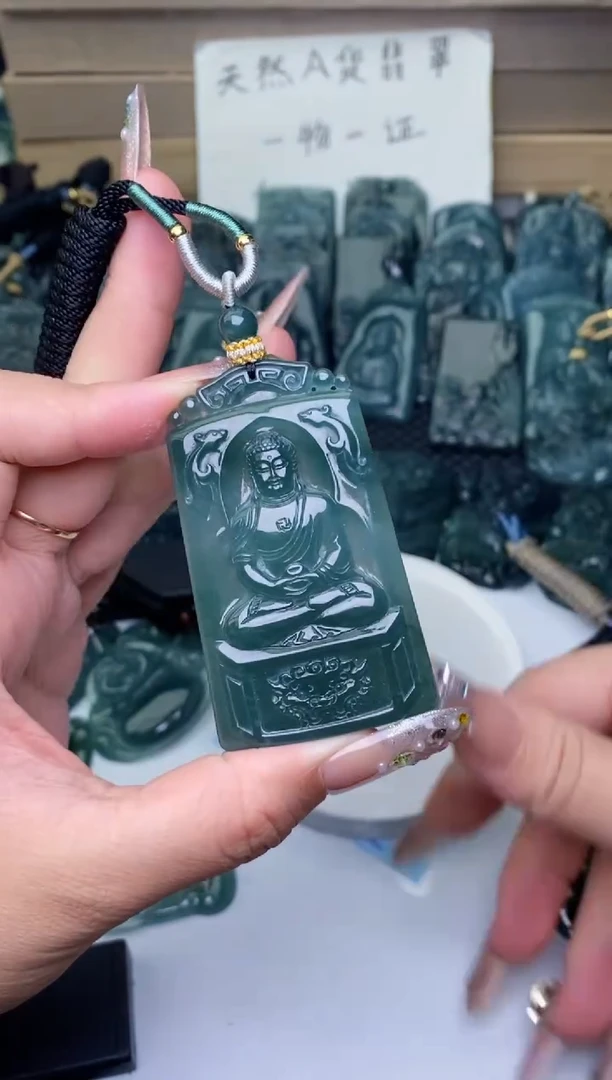 颈饰未镶嵌翡翠