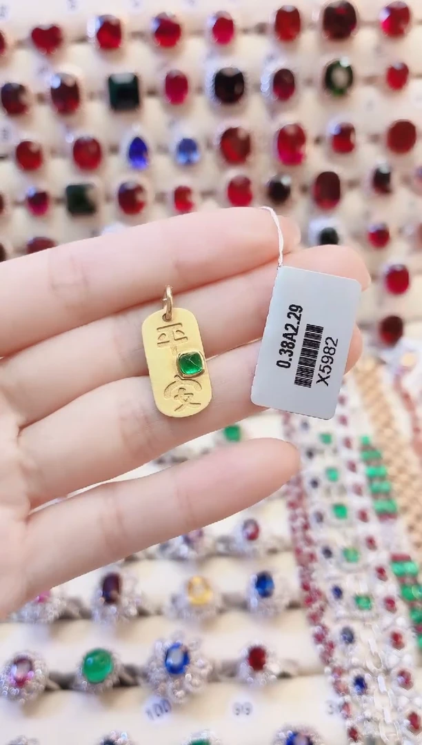 18K金镶嵌吊坠祖母绿1