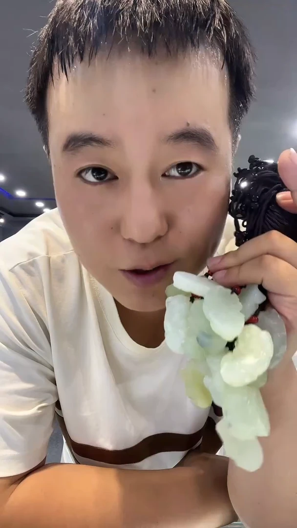 蛇纹石玉未镶嵌颈饰貔貅