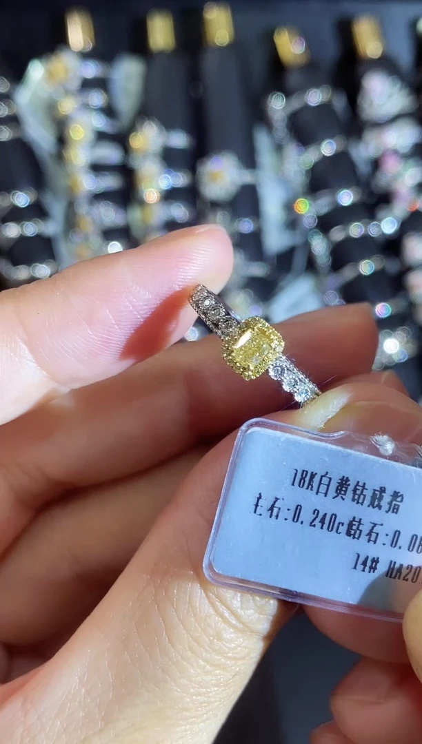 18K金镶嵌戒指钻石0
