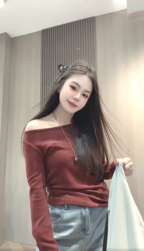 韩系设计感咖色斜肩针织衫女秋冬内搭修身显瘦一字肩打底上衣